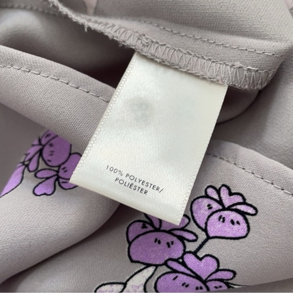 ANN TAYLOR Floral Bell Ruffle Sleeve Blouse in Gray w/ Purple Florals Size Small - Picture 4 of 5